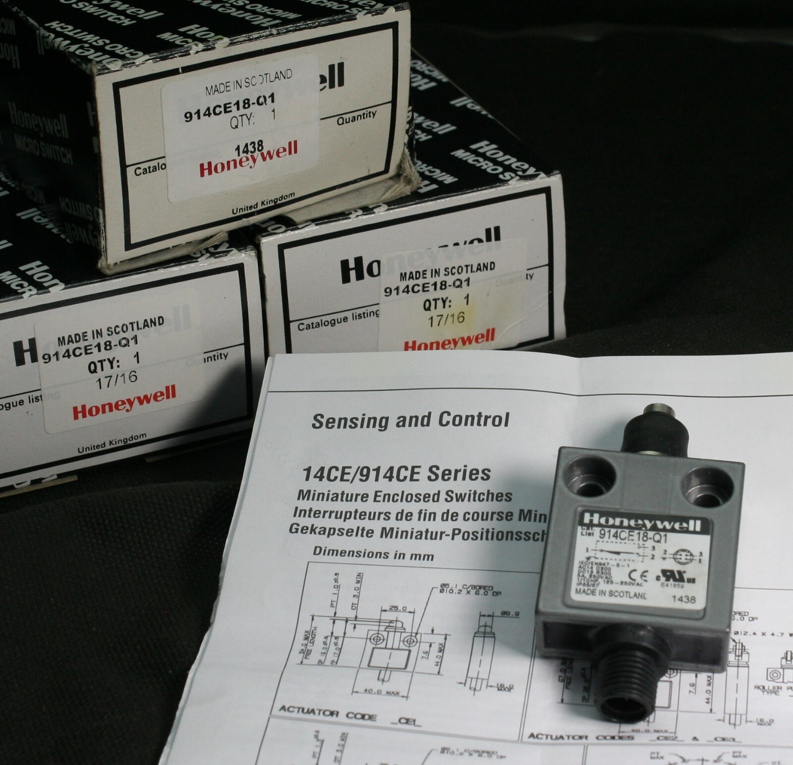 One (1) Honeywell 914CE18-Q1 Microswitch 1NC/1NO SPDT Top Plunger Scotland NEW