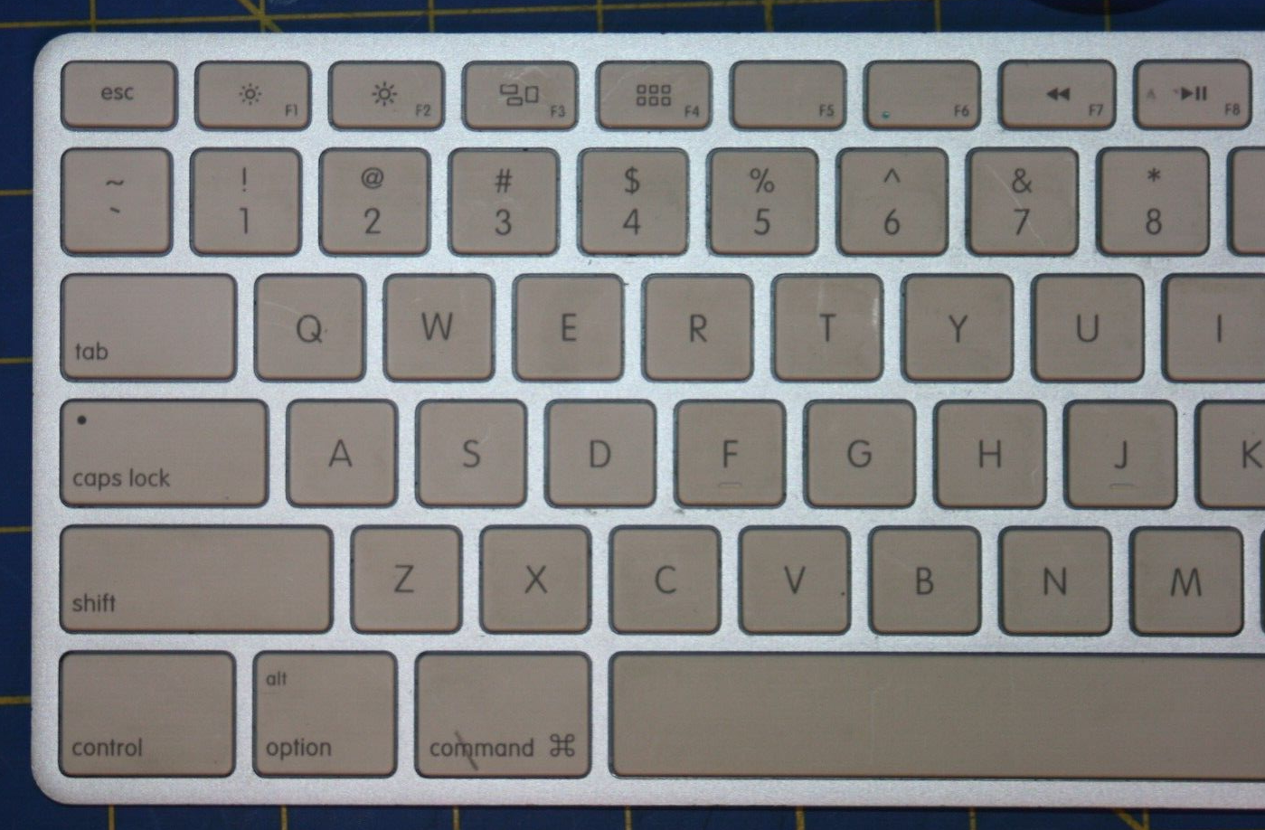 Apple A1243 USB Wired Keyboard White Silver MB110LL Numeric 10 Keypad Tested VGC