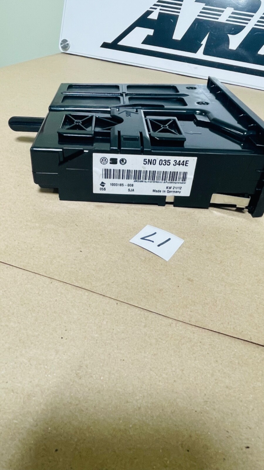 2010-2014 VOLKSWAGEN GTI MEDIA INPUT MODULE MULTIMEDIA SOCKET OEM L1