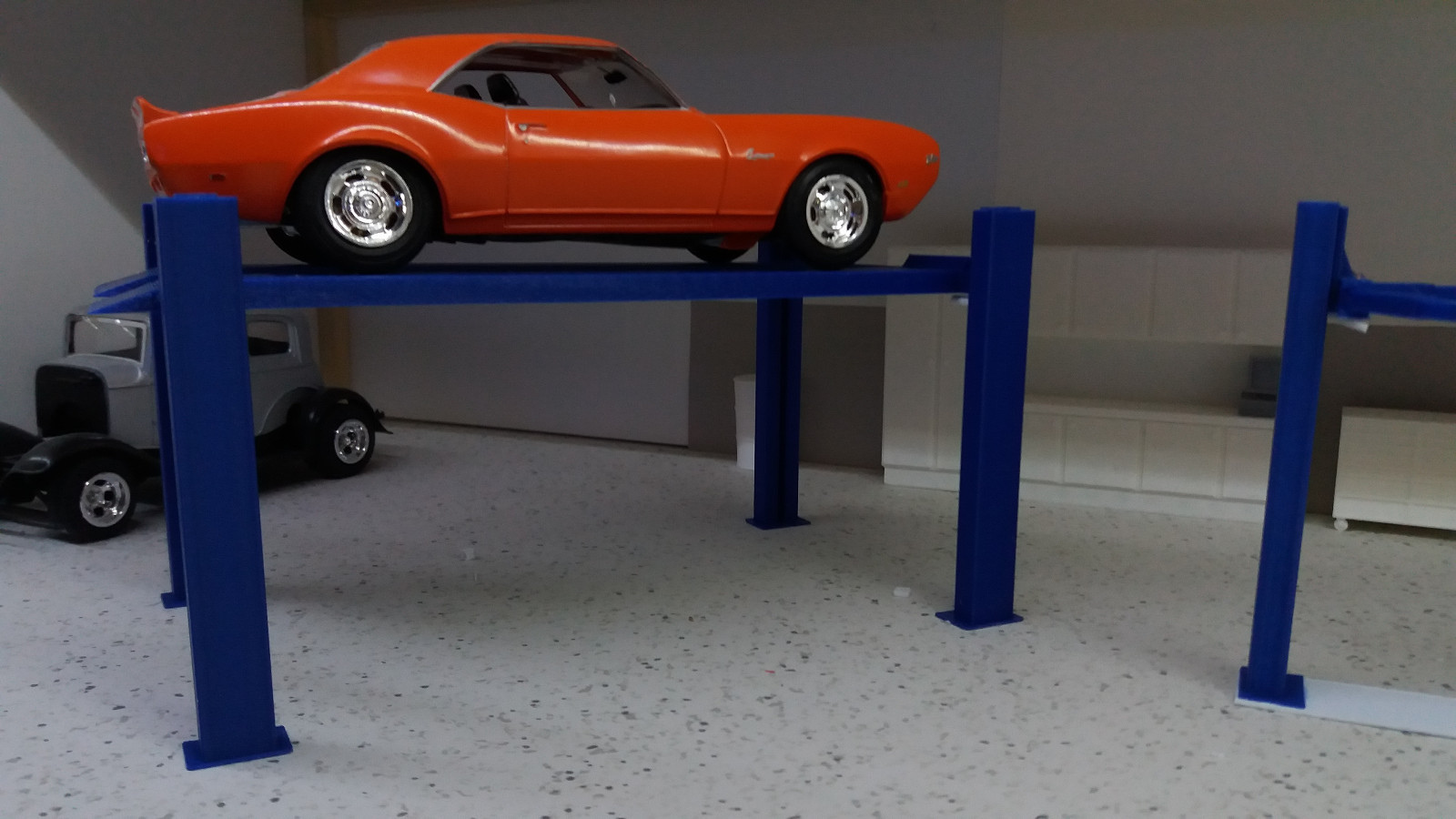 4 post model car lift 1:24 1:25 scale KIT  Diorama Assembly required