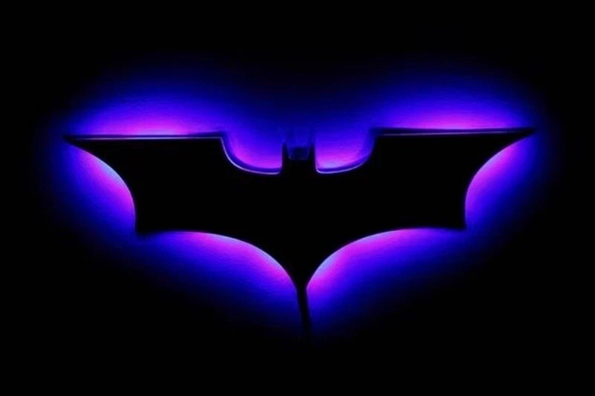 Wireless Batman Logo LED Night Light – Remote Controlled Bedroom Lamp Decor