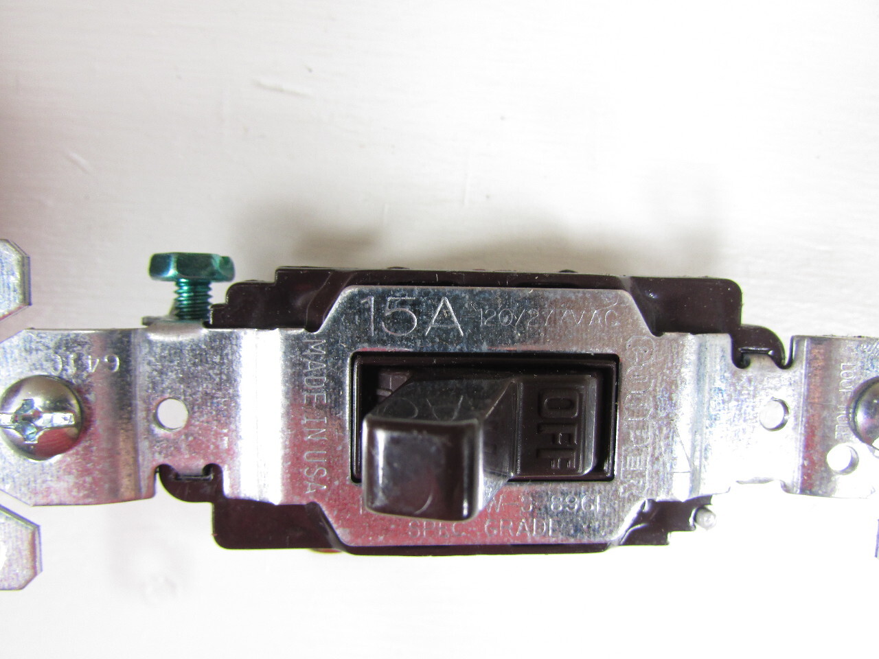 NEW COOPER 15A SINGLE POLE LIGHT SWITCH