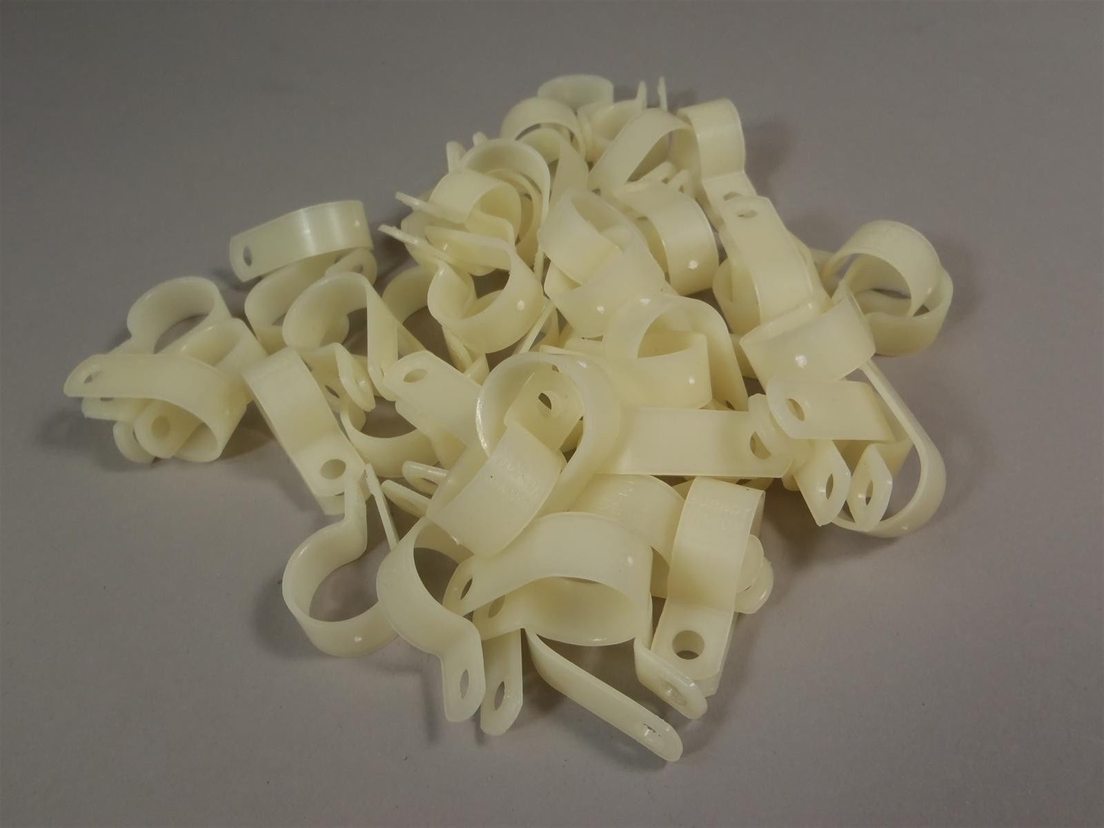 Lot of 100 Pieces Cable Strap/Hanger Part #HP-10N 1819320-7 NSN:5340-01-168-2379