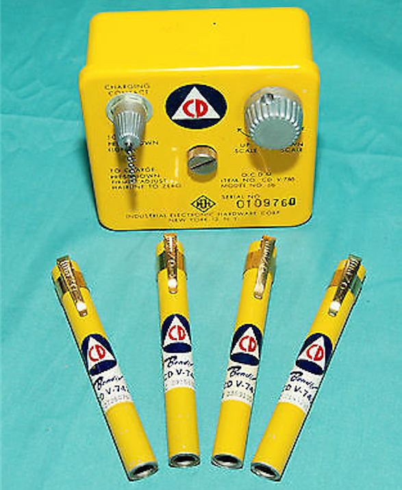 VICTOREEN CDV-750 CHARGER AND 4 PENS GOOD CONDITION
