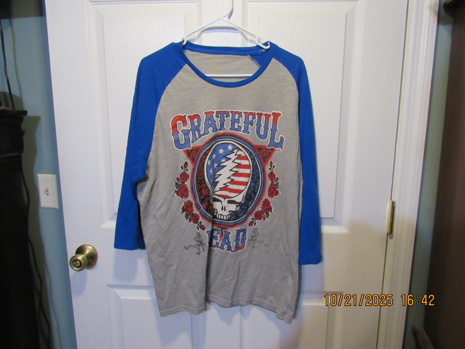 The Grateful Dead Official Brand Raglan Style 3/4 Sleeve T-shirt Shirt Baseball