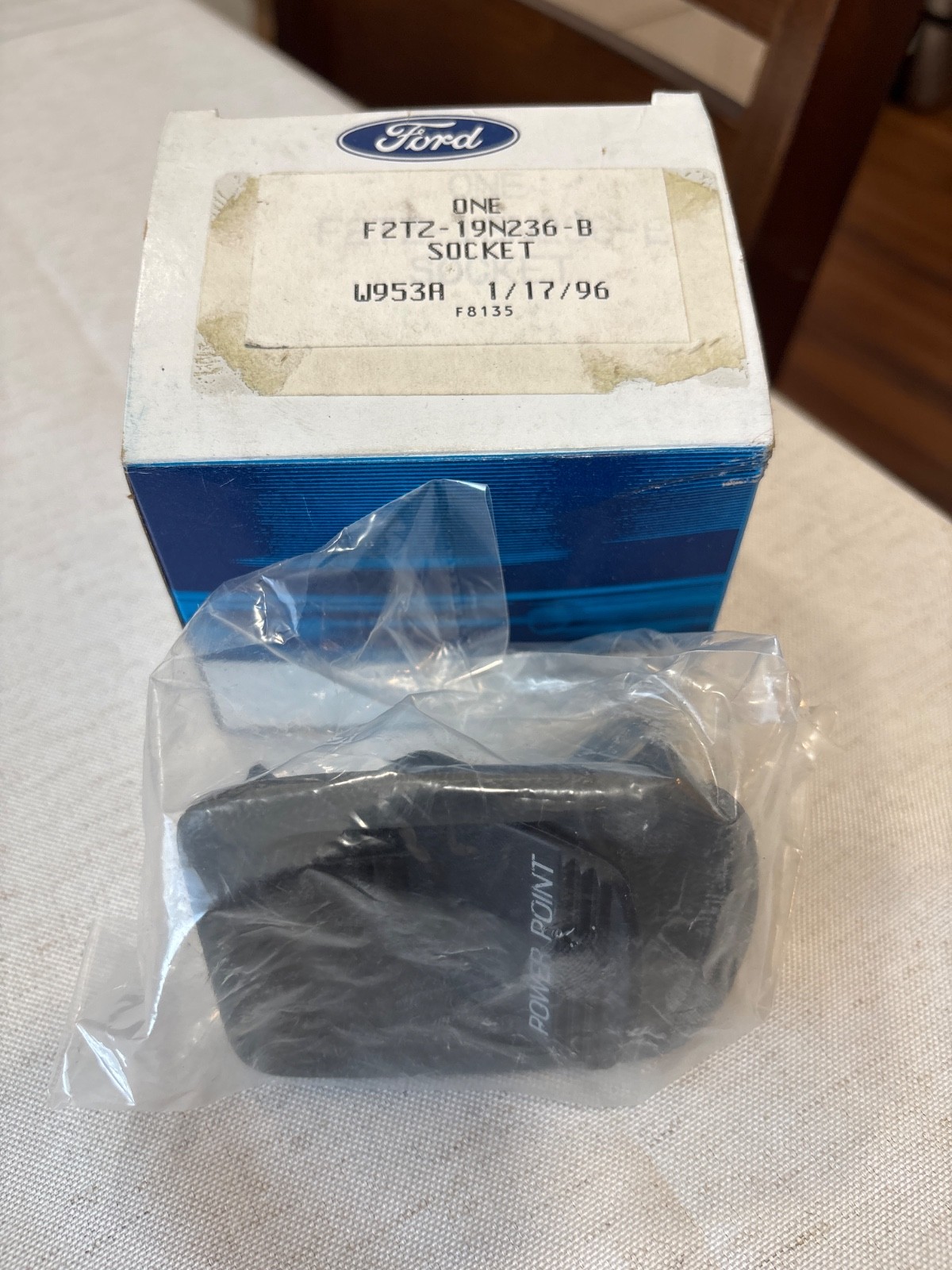 94- 97 Ford F250 F350 Truck Dash Power Point 12V Outlet New Trim Bezel