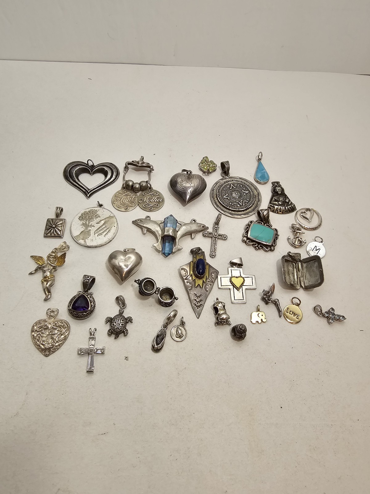 LOT OF 147 GRAMS OF .925 STERLING SILVER LADIES PENDANNTS  SOME VINTAGE - MODERN