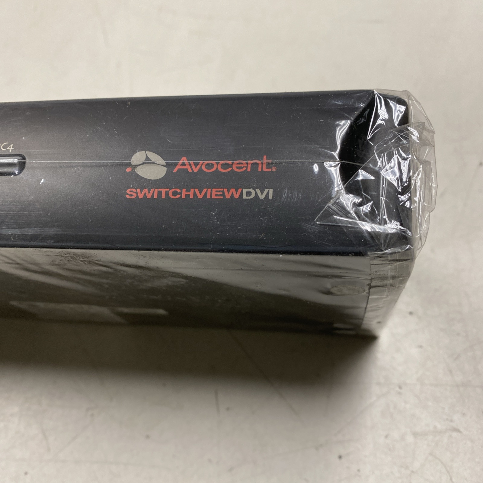 Avocent SwitchViewDVI PC 4 Port KVM Switch 4SVDV110