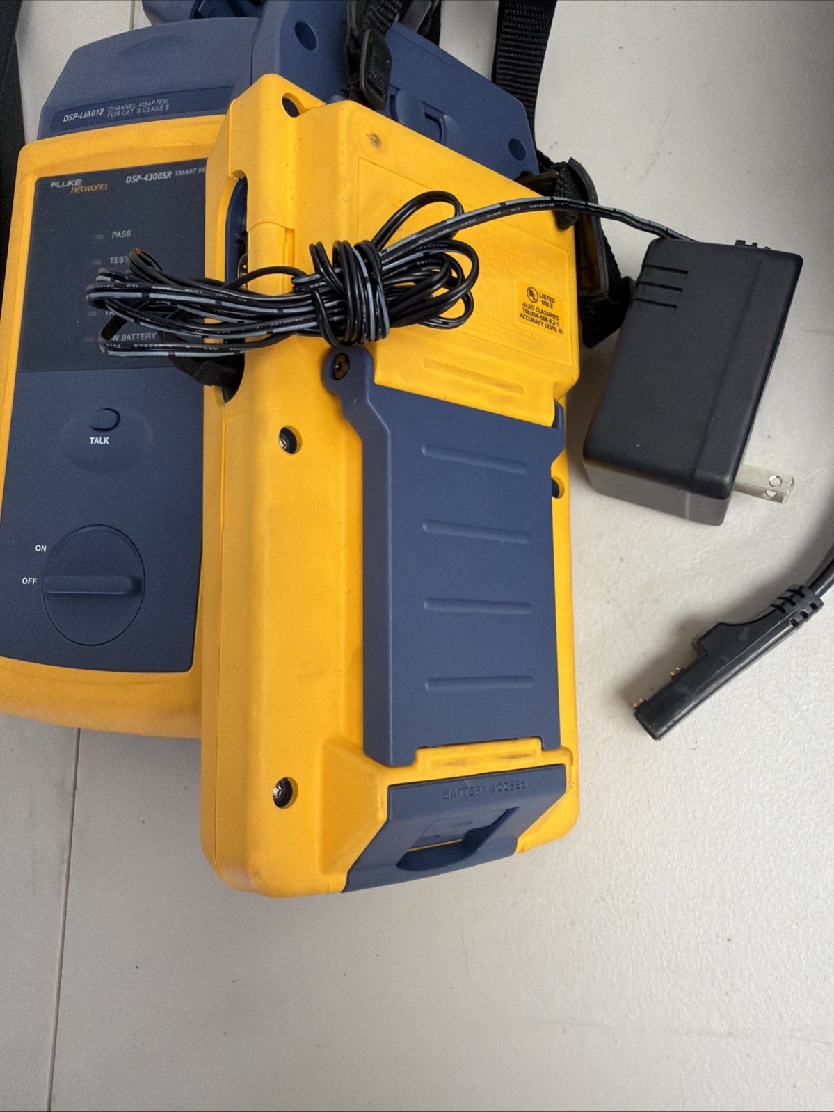 Fluke Networks DSP-4300 Cat6 Singlemode, Multimode Fiber Cable Tester DSP4300