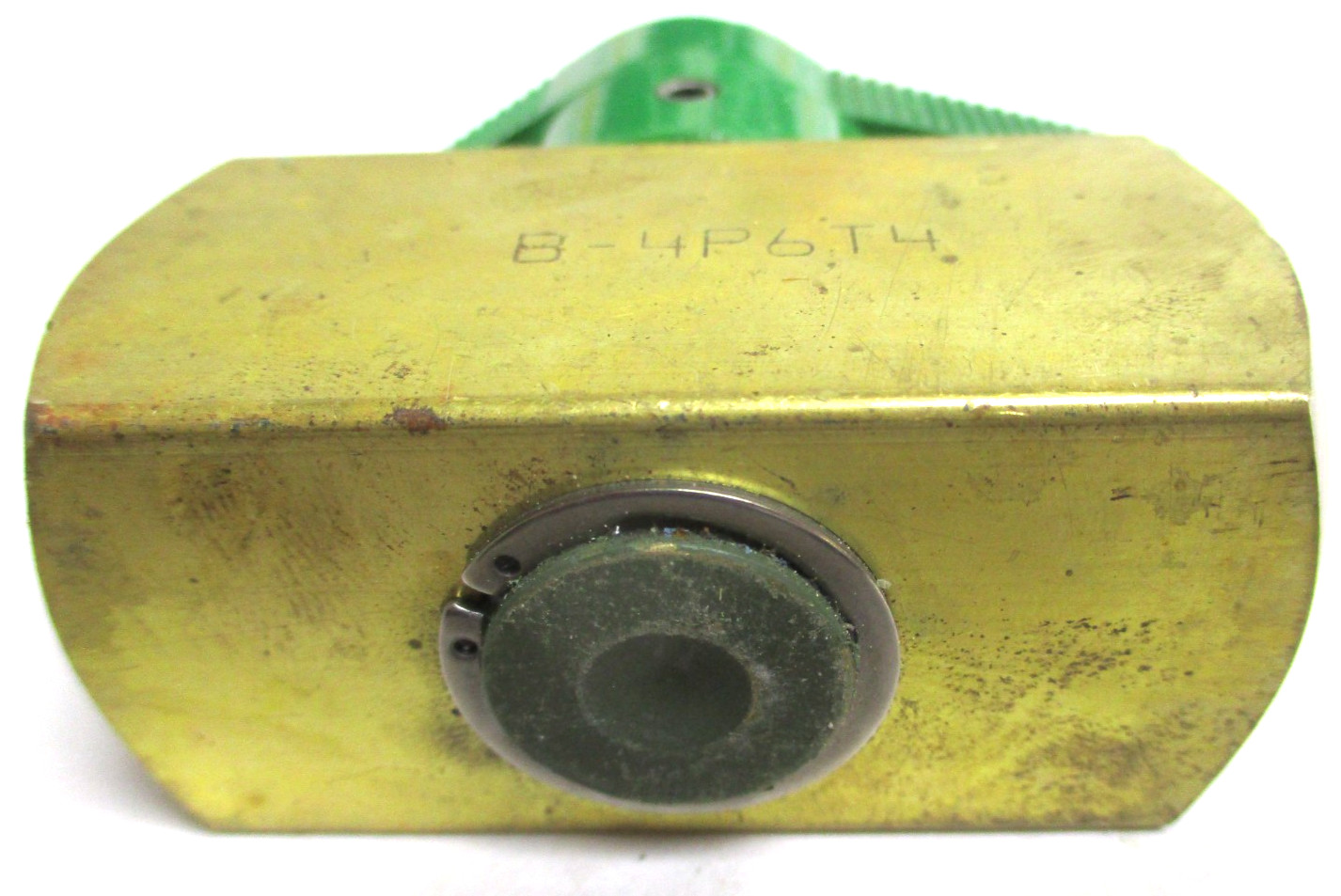 NUPRO , B-4P6T4 , 1/4" FNPT BRASS 2-WAY PLUG VALVE , SURPLUS