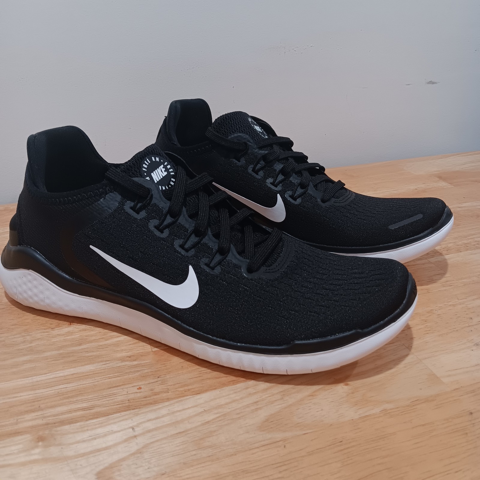 NIKE FREE RN 2018 BLACK WHITE WOMENS SIZE 9 942837 001