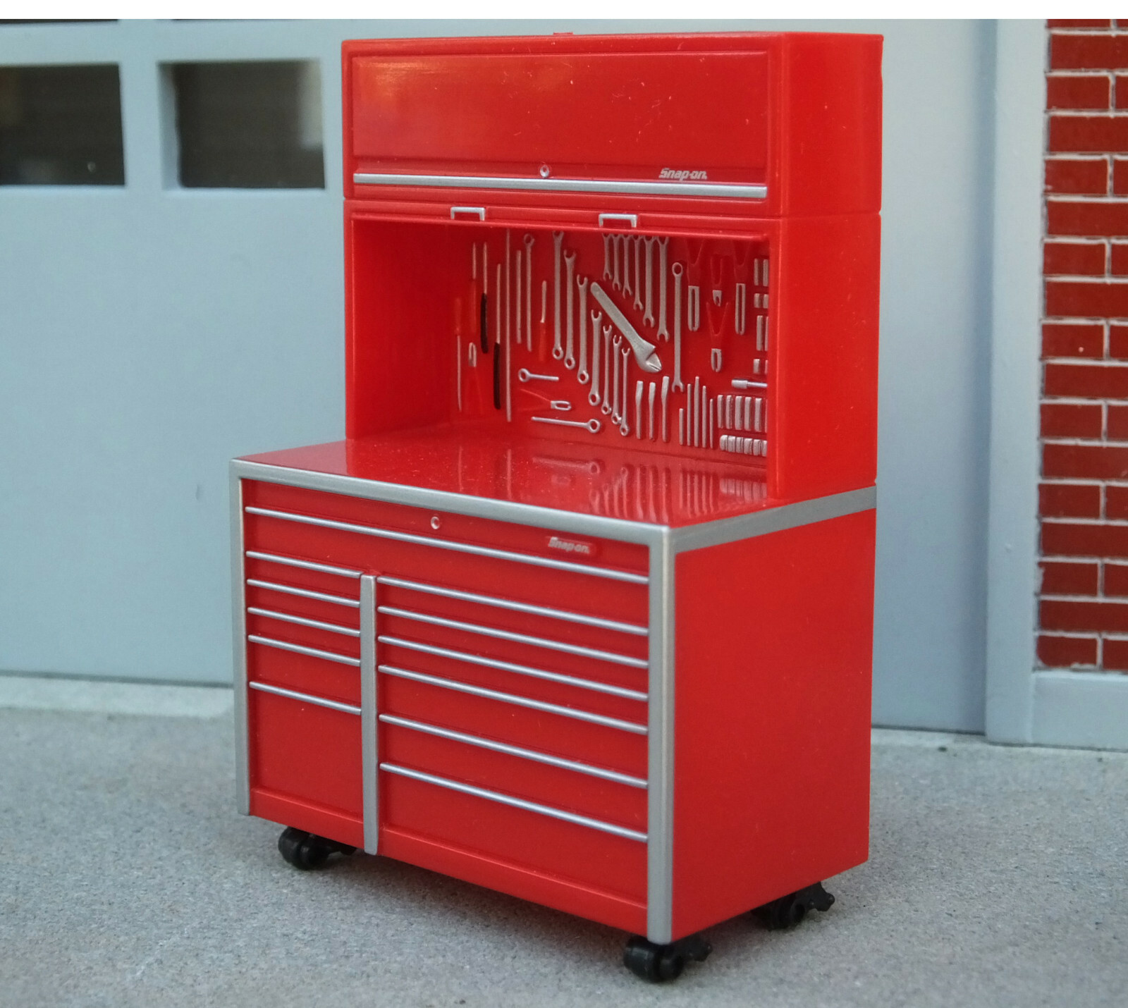 Snap On Tools Upright Chest Miniature on Casters 1/24 Scale G Diorama Accessory