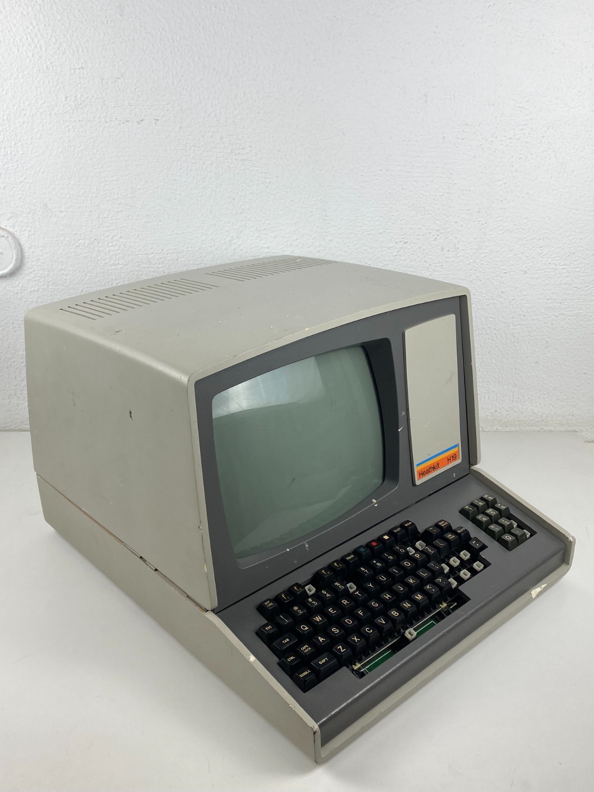 Vintage 1980 Heathkit H19 advanced video terminal computer