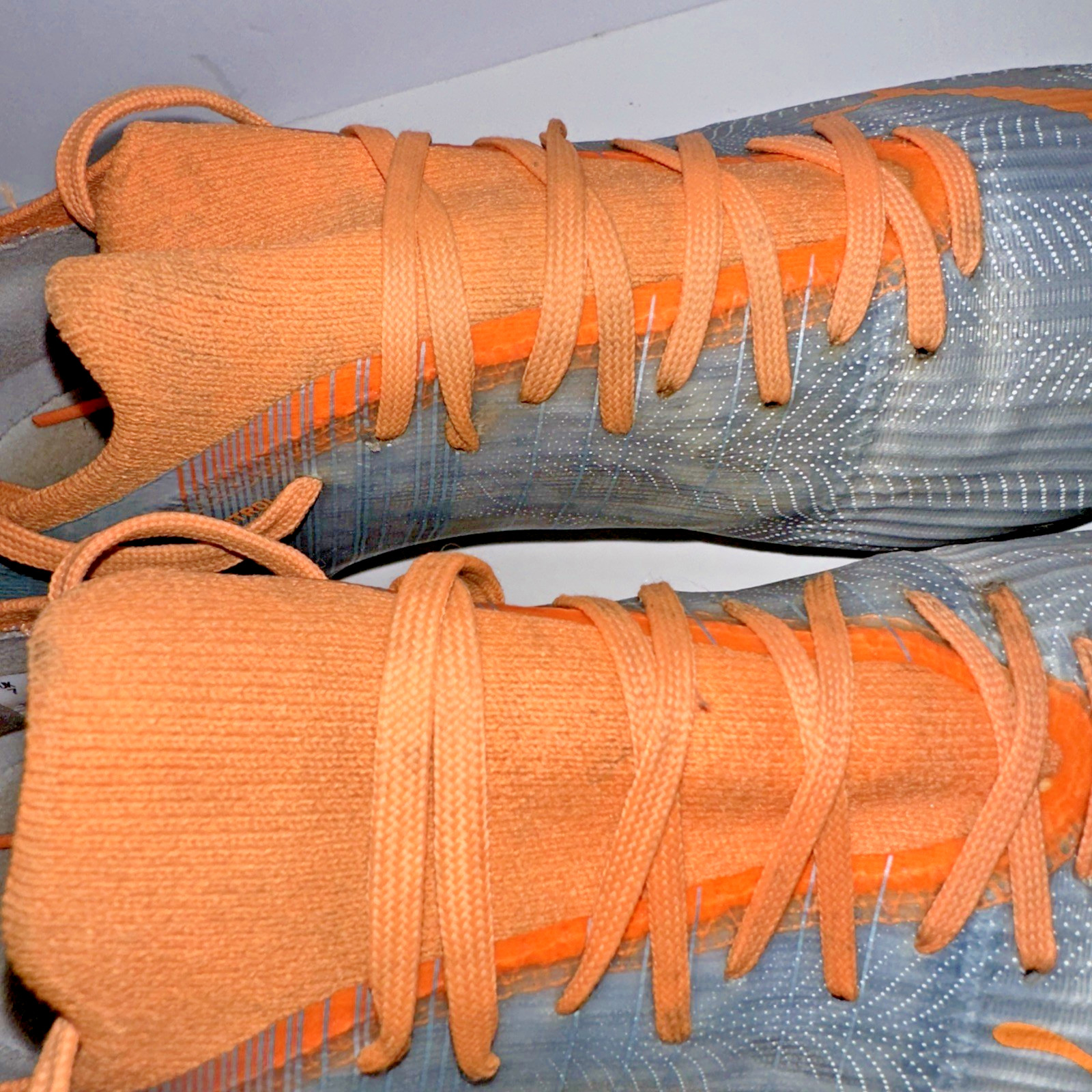 Puma Ultra Size 7 US Diamond Silver / Neon Citrus