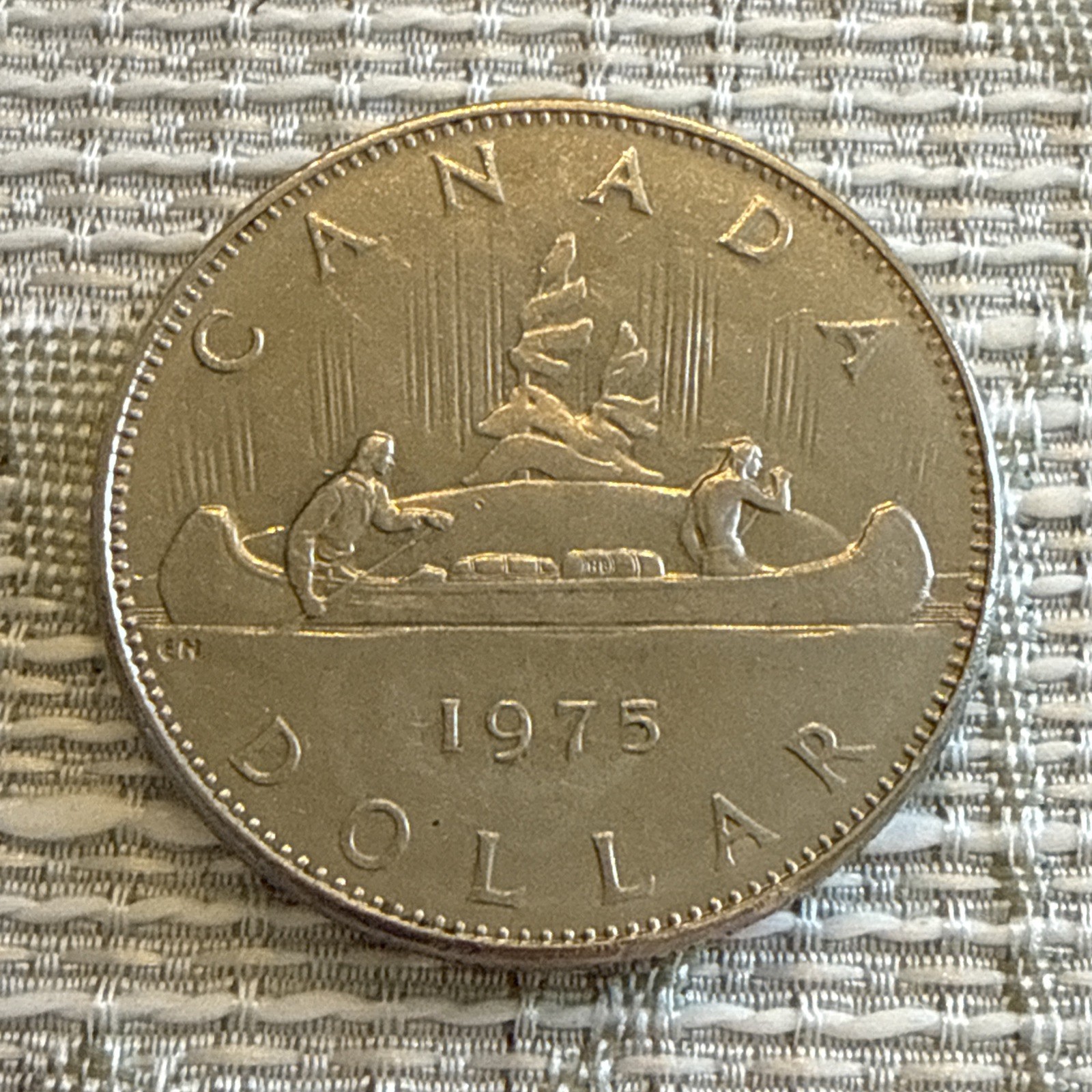 1975 Canadian Voyageur One Dollar Coin  Queen Elizabeth II