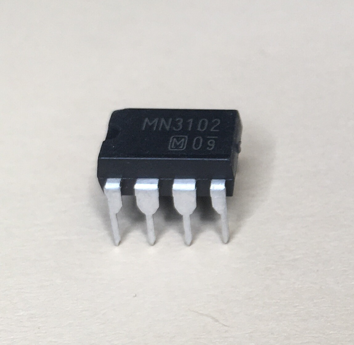 MN3102 Vintage Panasonic/Matsushita BBD Clock Generator