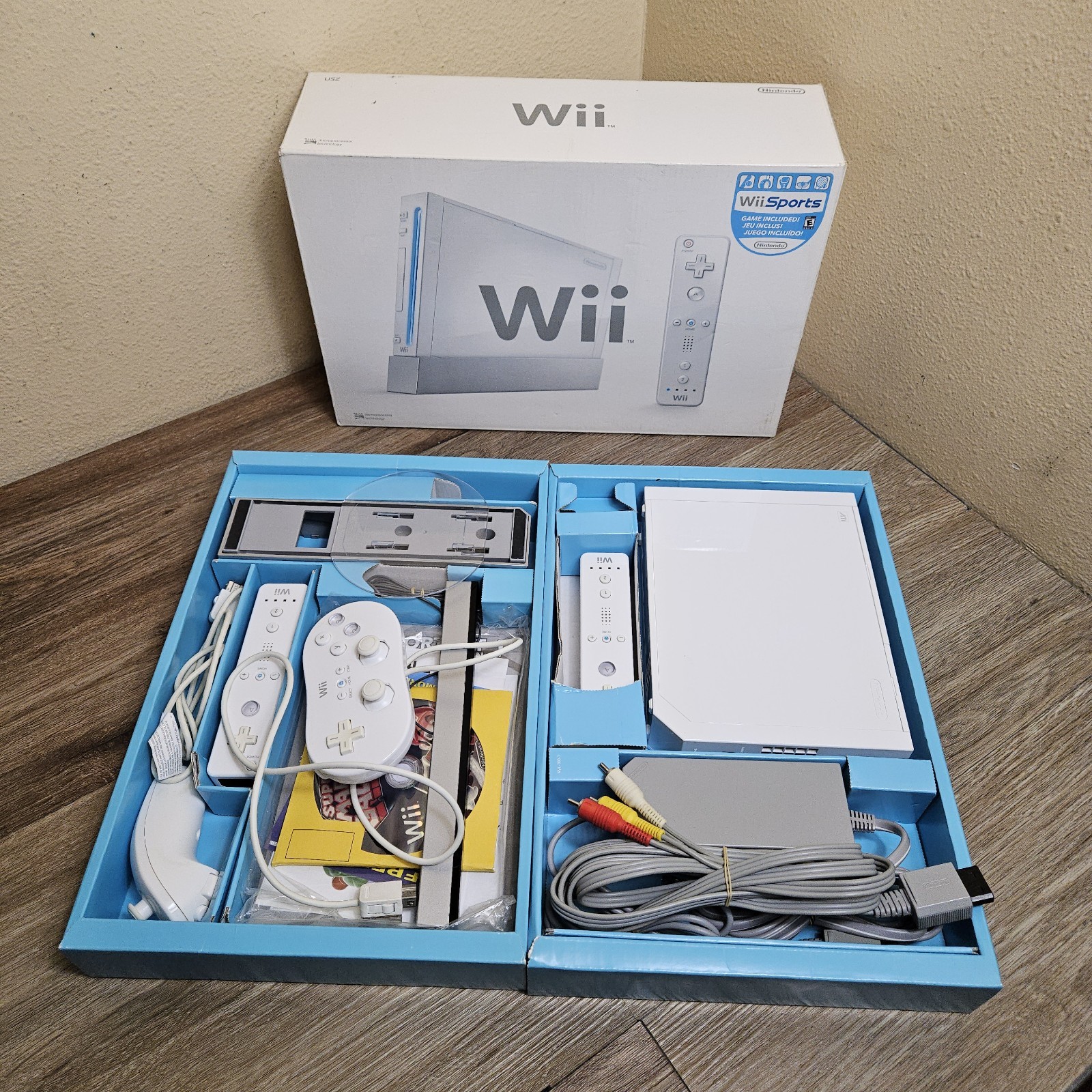 Nintendo Wii RVL-001 Console CIB Matching Serial Box Wii Sports GameCube Tested