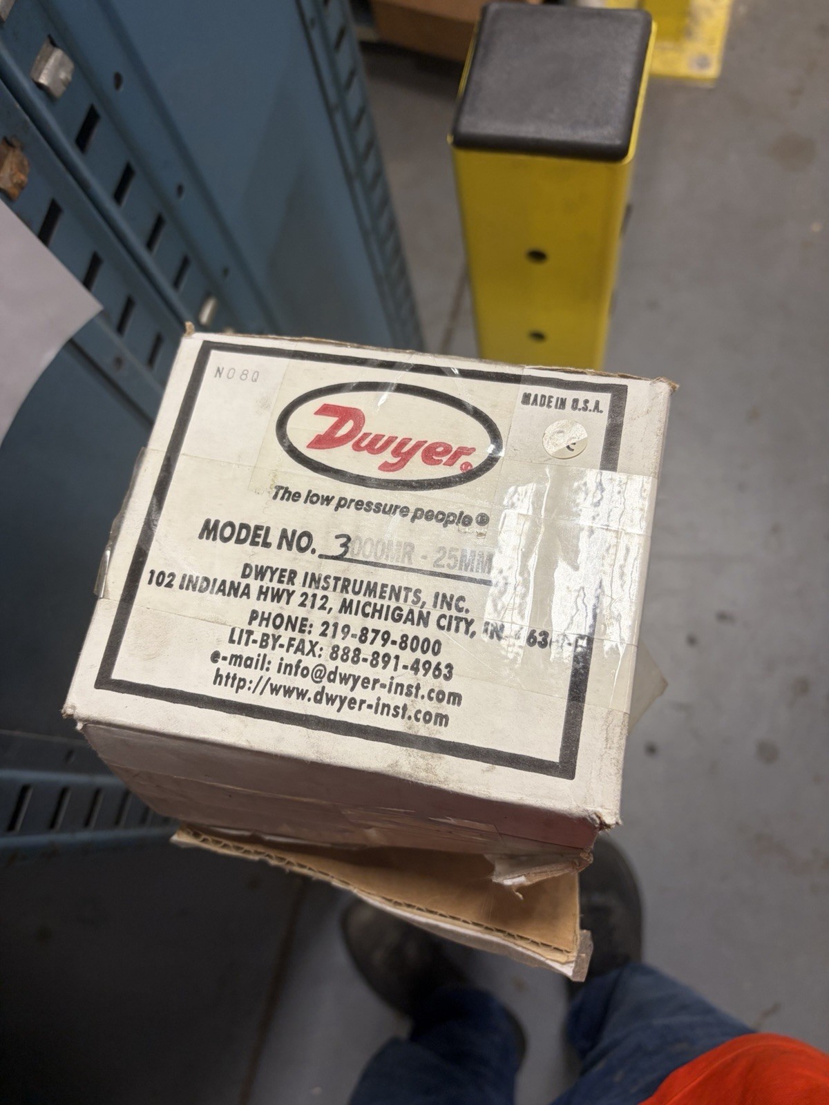 NEW Dwyer 3000MR-25MM Photohelic Pressure Gauge 0-25mm-h2o