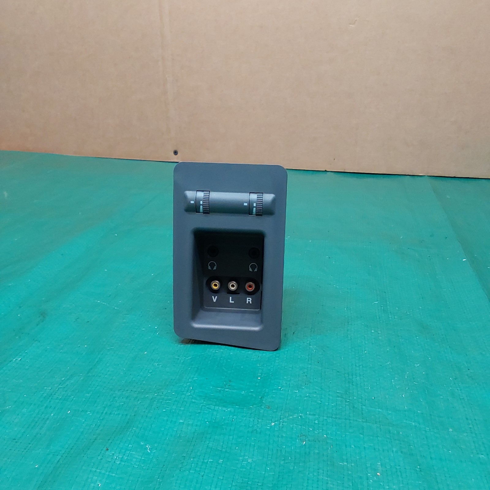 2005-2010 Honda Odyssey Headphone Jack Rear Video Aux Input Port OEM Gray