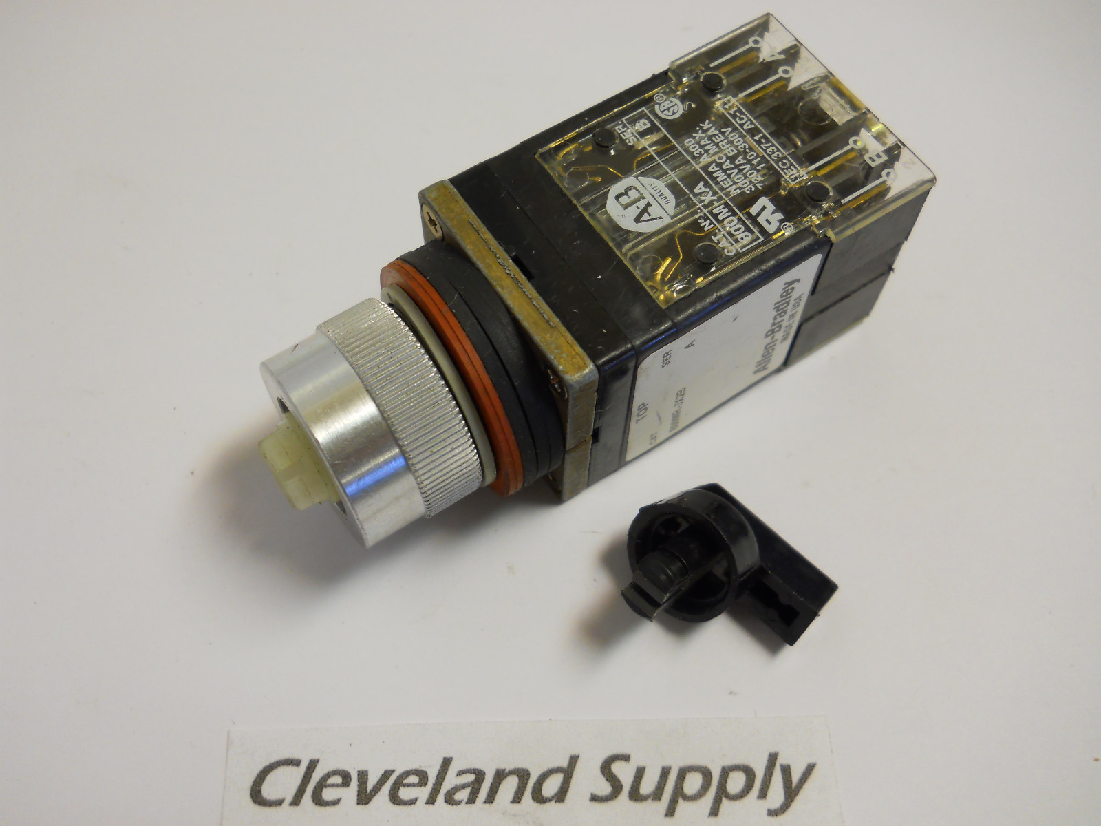 ALLEN BRADLEY 800MR-JX2B SELECTOR SWITCH 3 POSITION  NEW CONDITION NO BOX