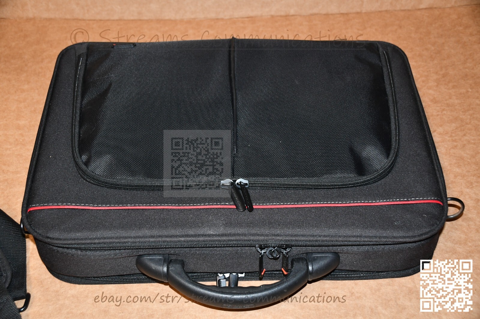 Targus AC0063 Laptop Messenger Bag Adjustable Soft Briefcase for 17 in Laptops