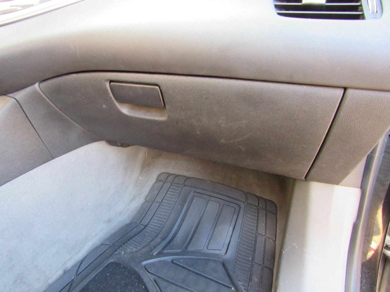 IMPALA    2018 Glove Box 1012372