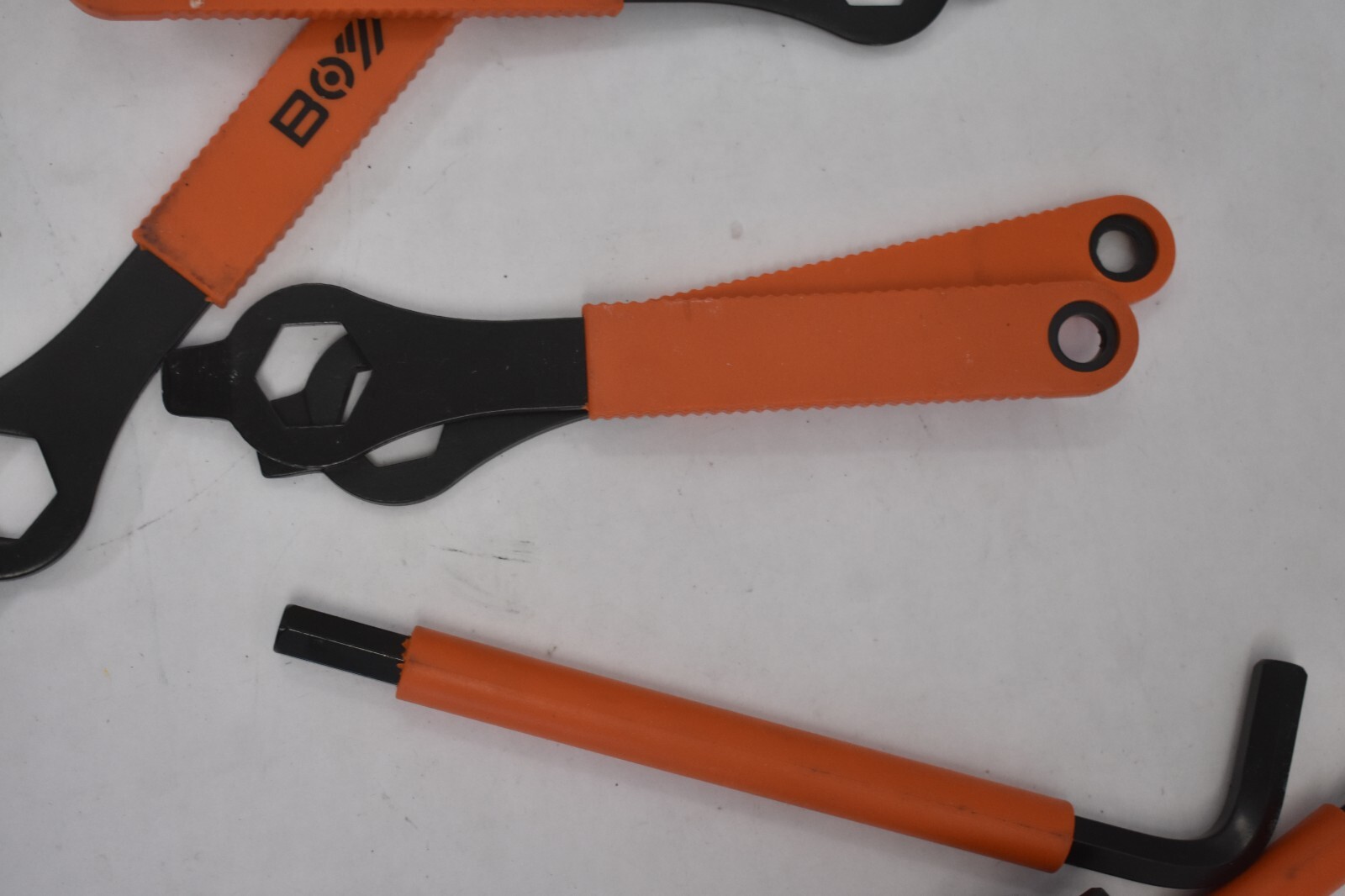 MatyKit Bike Crank Puller + Bottom bracket Remover Tools Set 9 Piece Kit READ