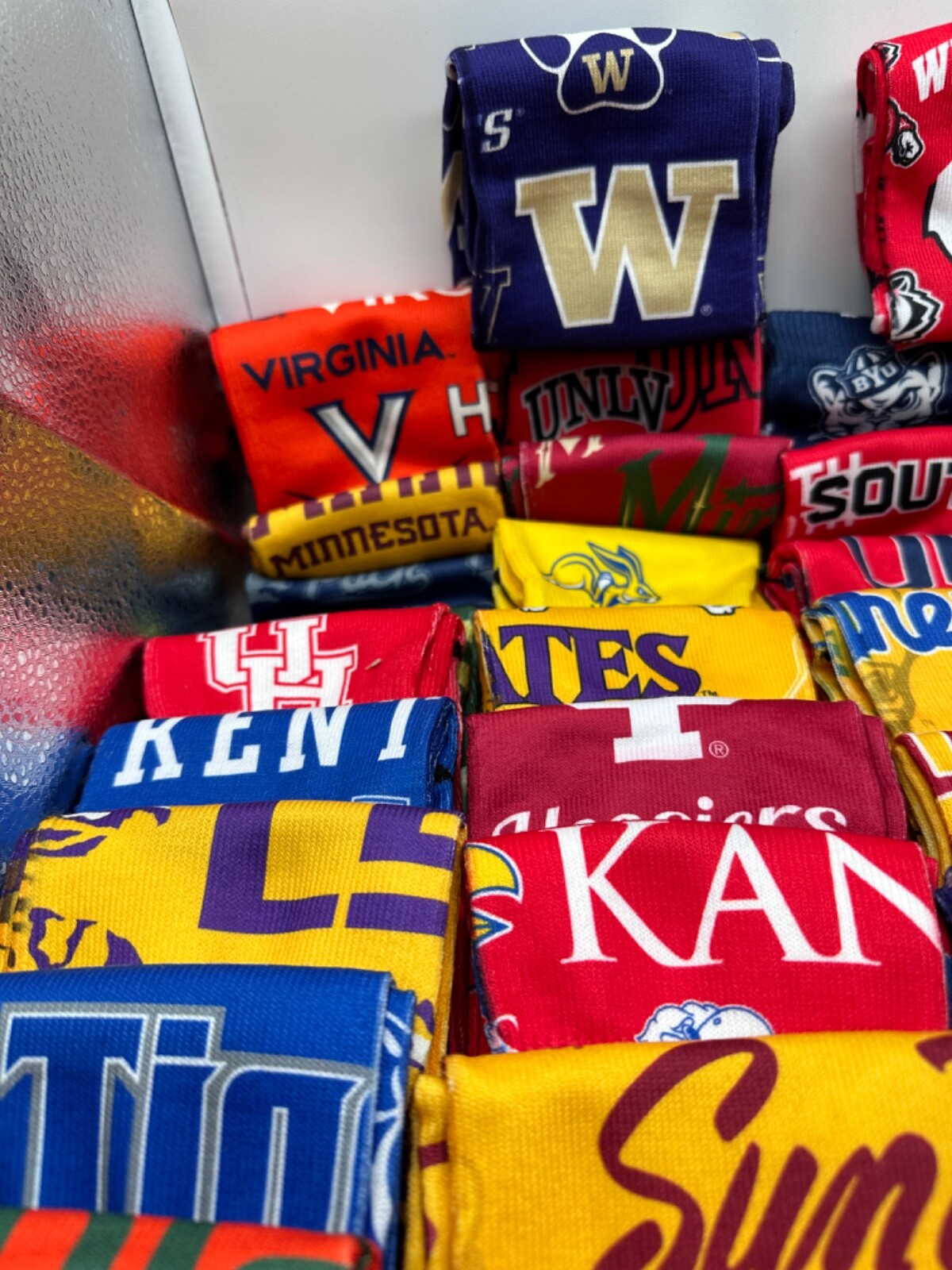 NEW ONE PAIR MENS "FOR BARE FEET" OFFICIALLY LICENSED COLLEGIATE SOCKS