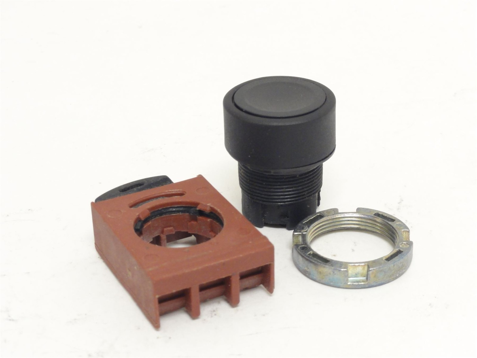253967 New-No Box; GE P9XPNNG Push-Button Operator; 22mm; Flush; Black Cap
