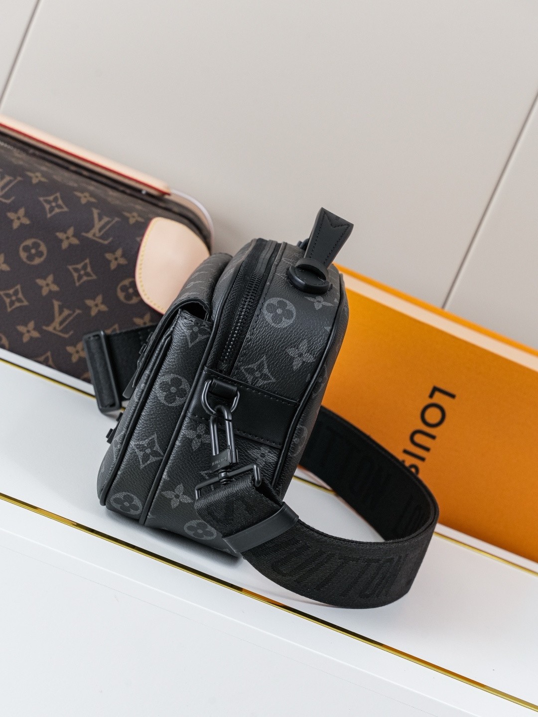 LVBeaute Black Monogram Messenger Crossbody Bag Wide Strap Men Camera Purse