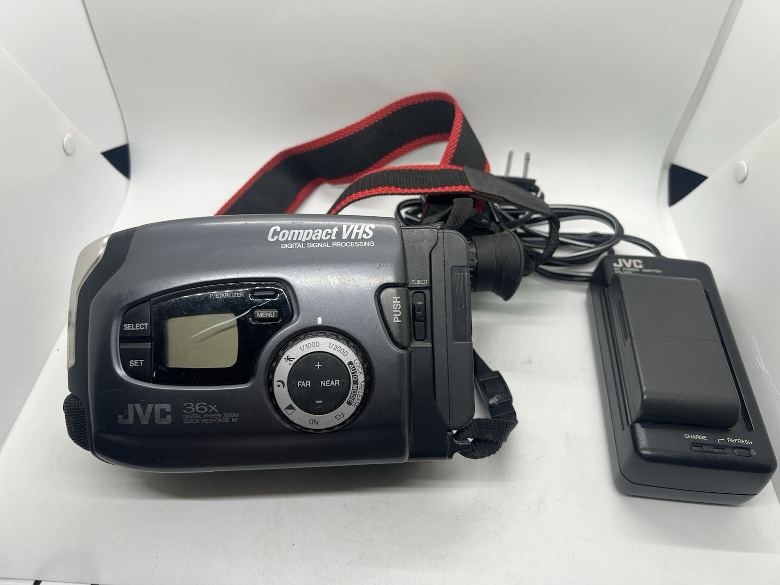 Vtg JVC Compact VHS-C Camcorder Camera GR-AX920U 2 Batteries & Charger Untested