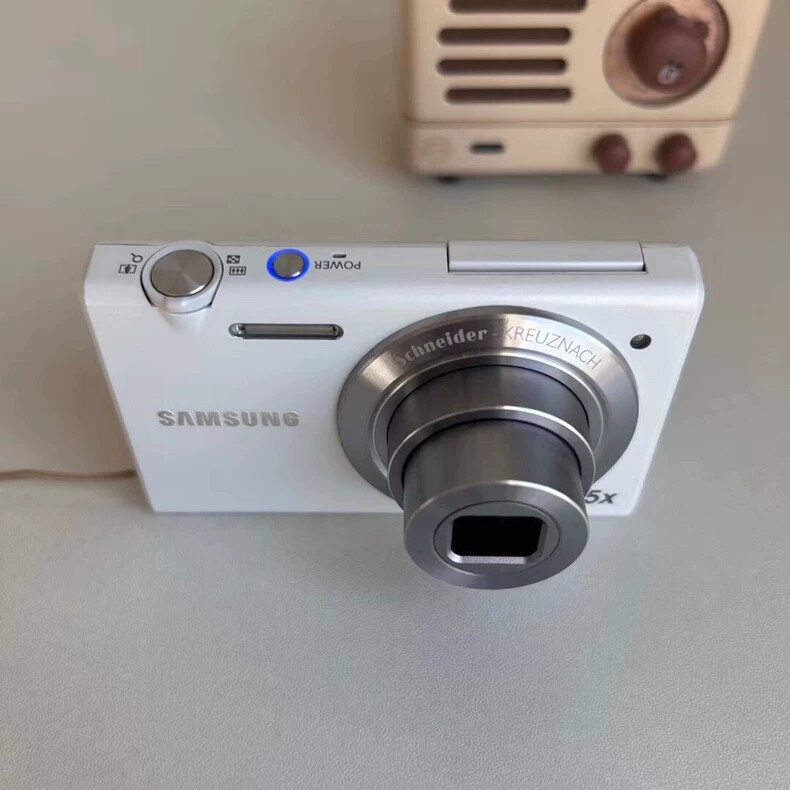 Samsung MV800 Flip-out Touch Screen Vlog Compact Digital Camera 16MP