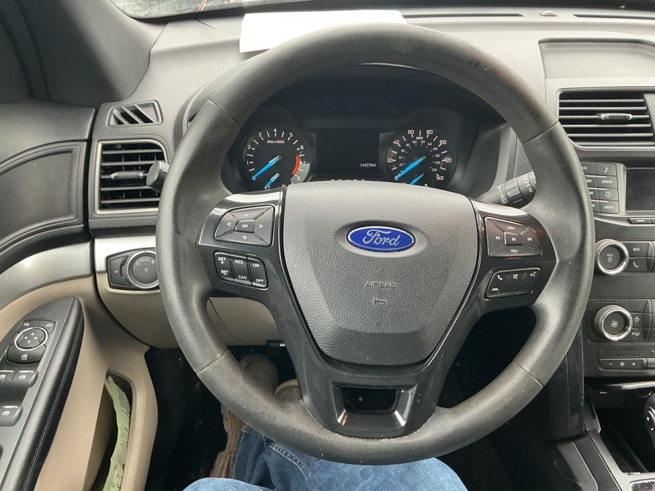 EXPLORER 2018 Glove Box 4995514