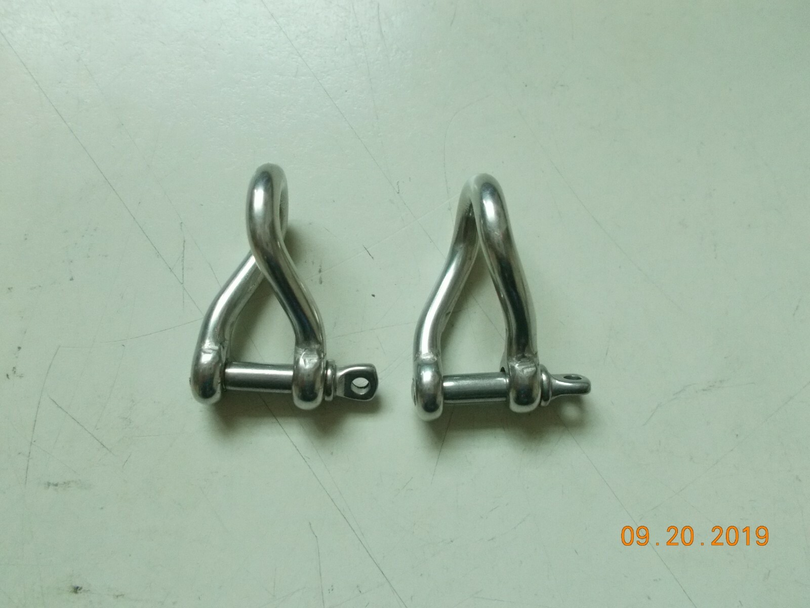TWIST SHACKLE  S.S. 5/32" PAIR (2) KS0380-04 VICTORY BRAND