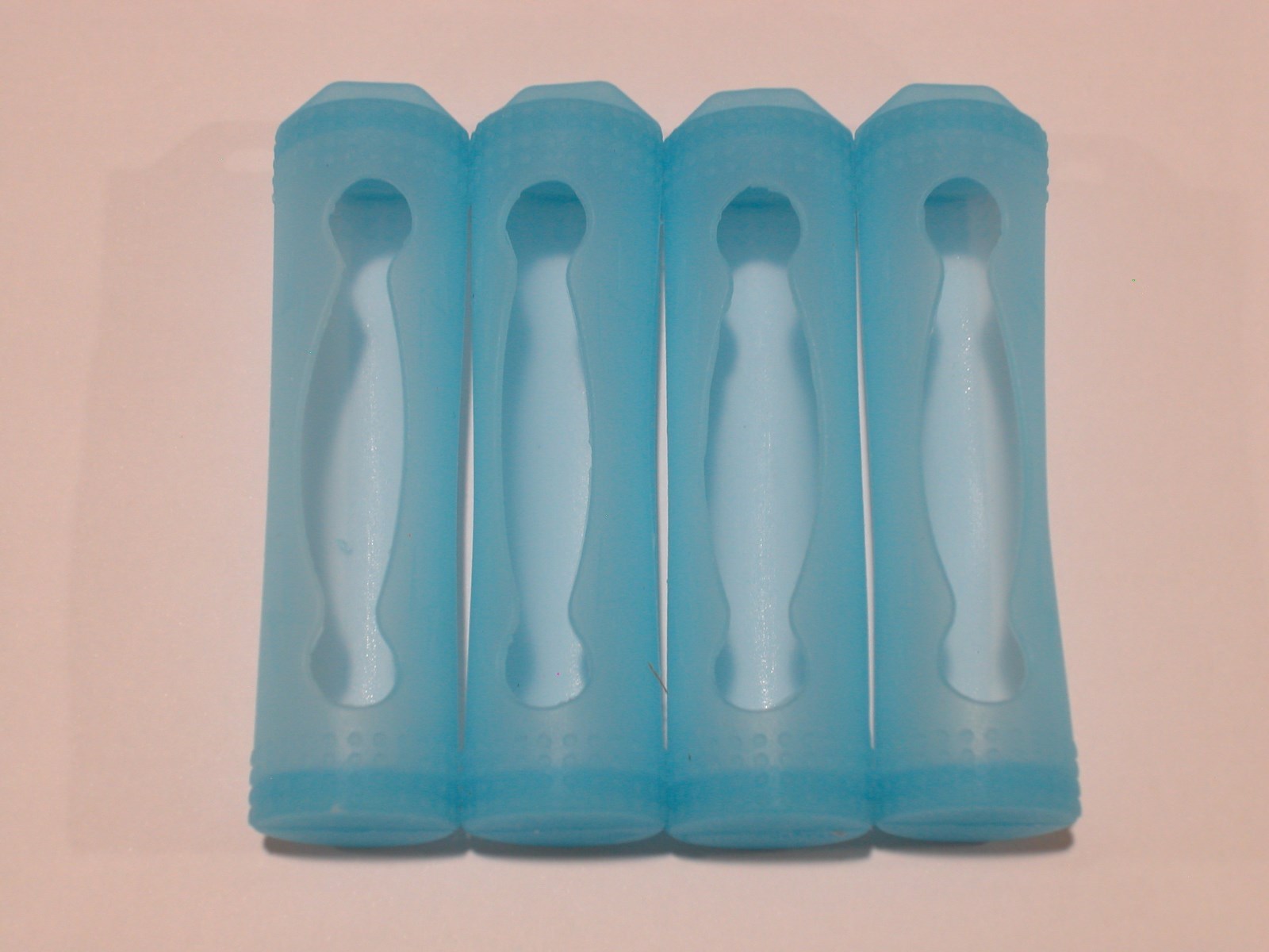 4 blue SILICONE PLASTIC STORAGE PROTECTIVE CASE HOLDER BOX 18650 BATTERY