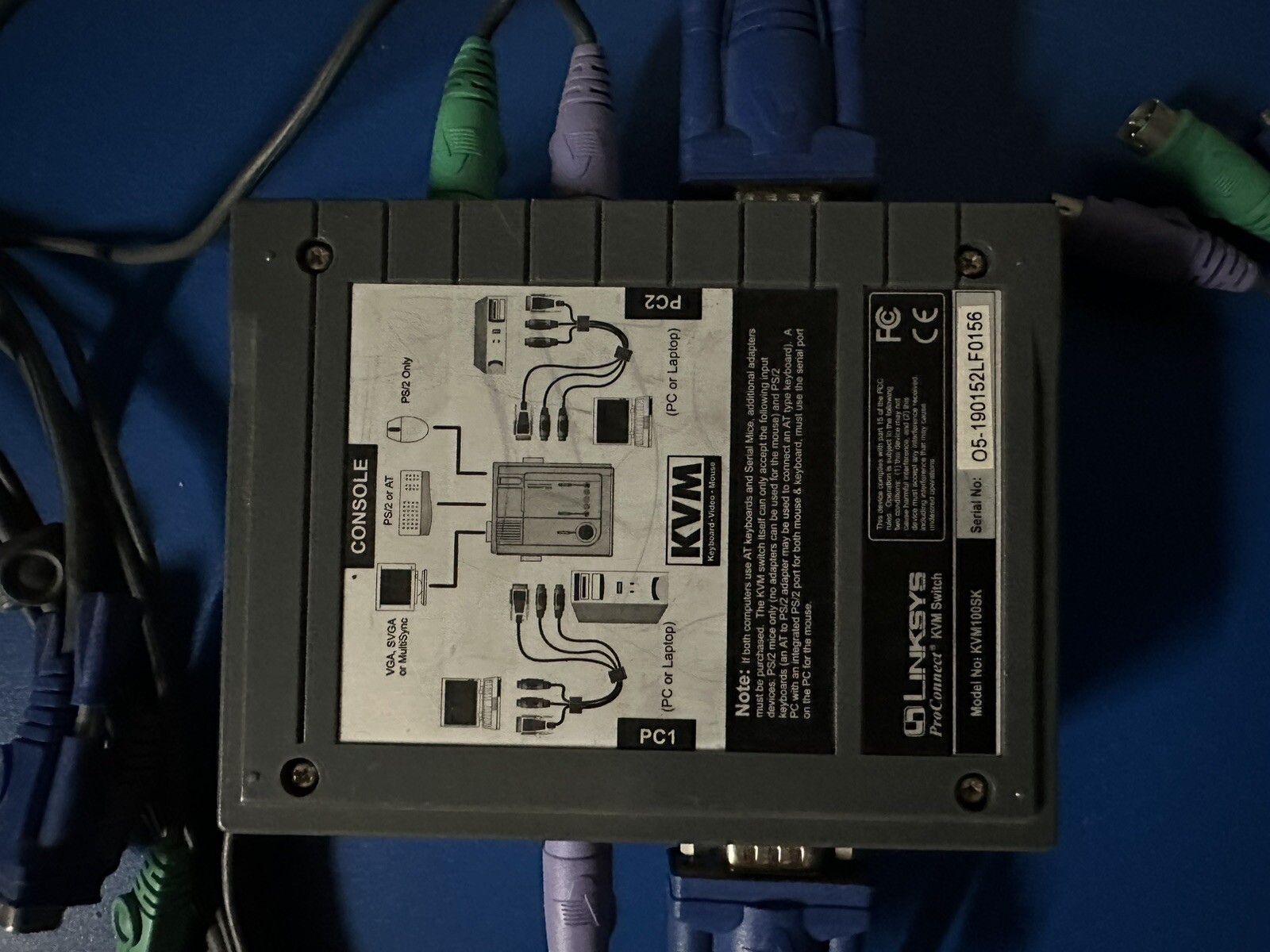 Linksys KVM100SK ProConnect KVM Switch w Cables Bundle