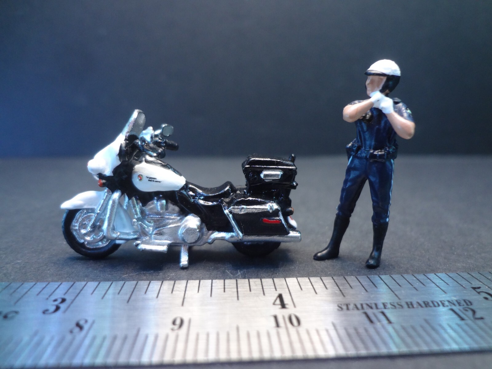 1:64 Scale figure Cop and Police Motorcycle Diorama Accessories V1 - metal 1:64