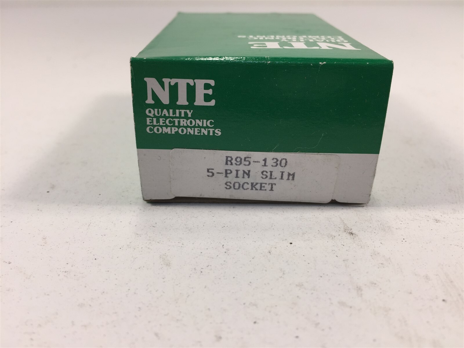 (1) NTE R95-130 5−Pin Slim Line Socket