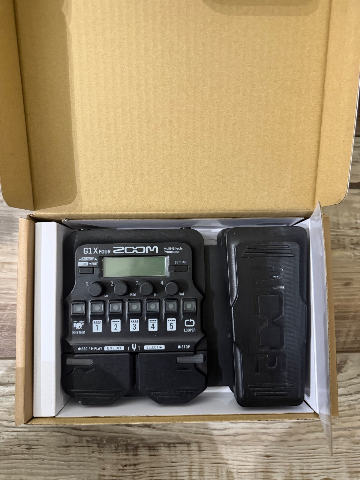 Zoom G1X Four Guitar Effects Processor with Built-in Expression Pedal
