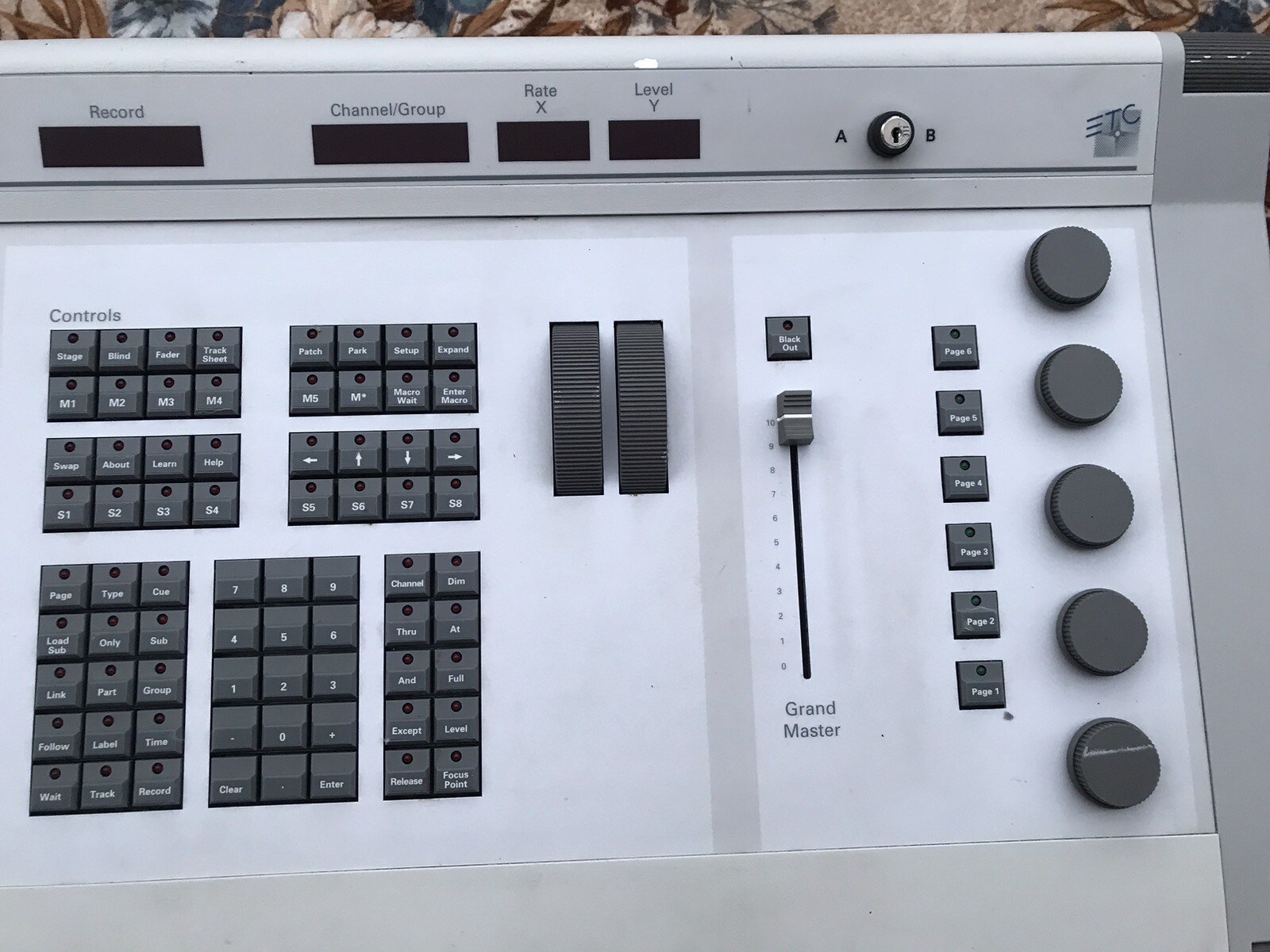 ETC Pro Expression 3 lightning Console, Model#4131A1004 / Read Description