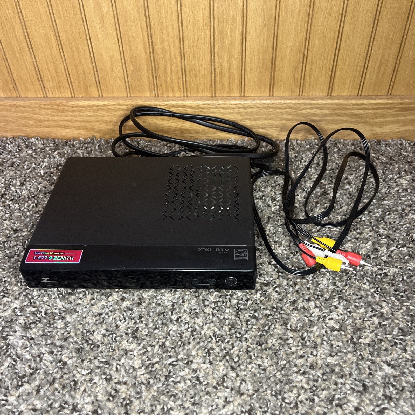 Zenith DTT901 Digital TV Tuner Converter Box, No Remote.