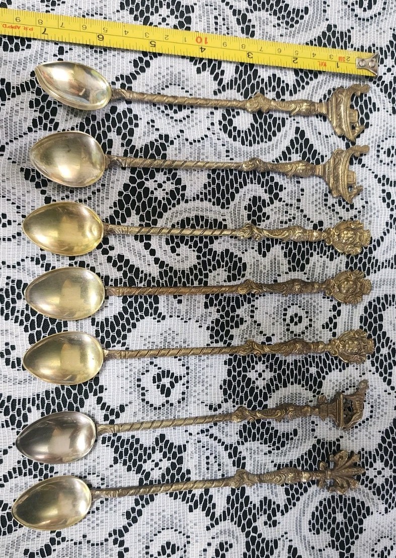 LOT OF 7 VTG ITALY ORNATE BRASSY PICTORIAL ICED TEA /COLD BEVERAGE SPOONS🧋😋
