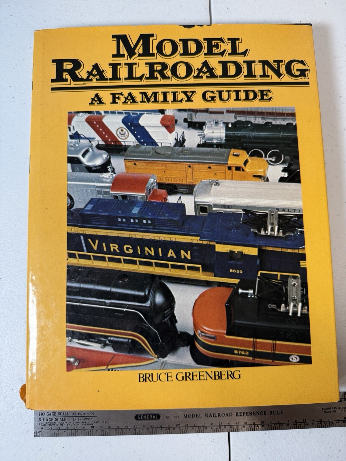 Model Railroading - A Family Guide by Bruce Greenberg Lionel O Gauge or S Scale