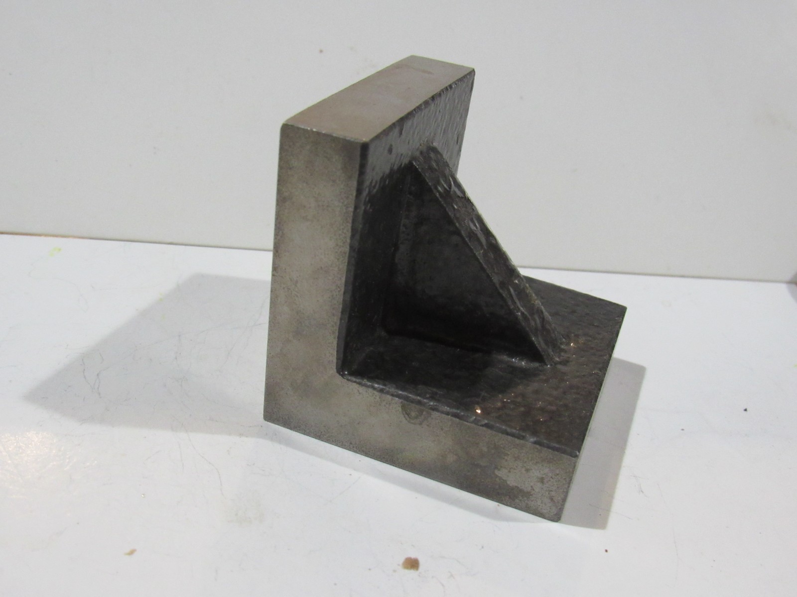 MACHINED STEEL 90 DEGREE ANGLE 2" X 2" X 1/2"  PRE OWNED