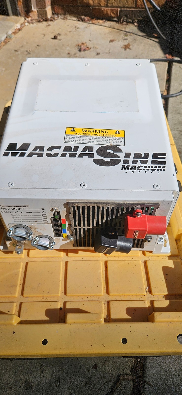 Magnasine MSH2012-15B Pure Sine Wave Inverter/Charger