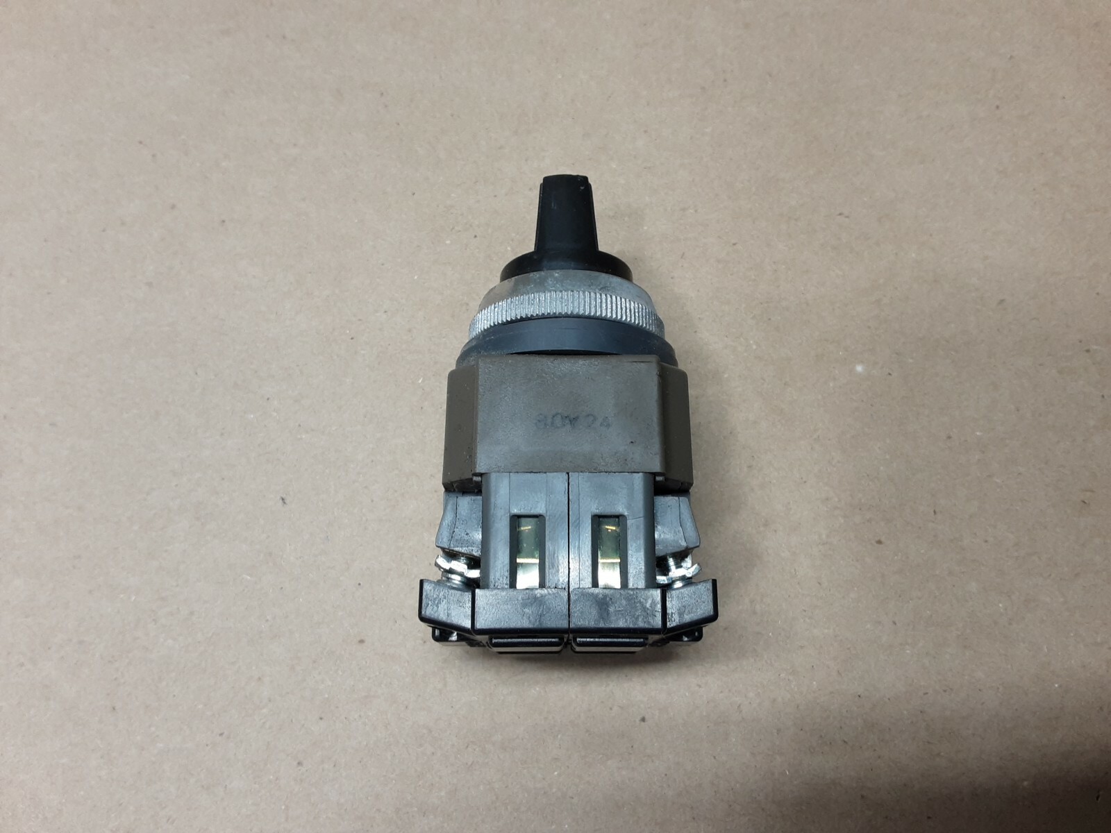 IDEC ASTN Selector Switch Black Knob return to center BS010E #1011J22