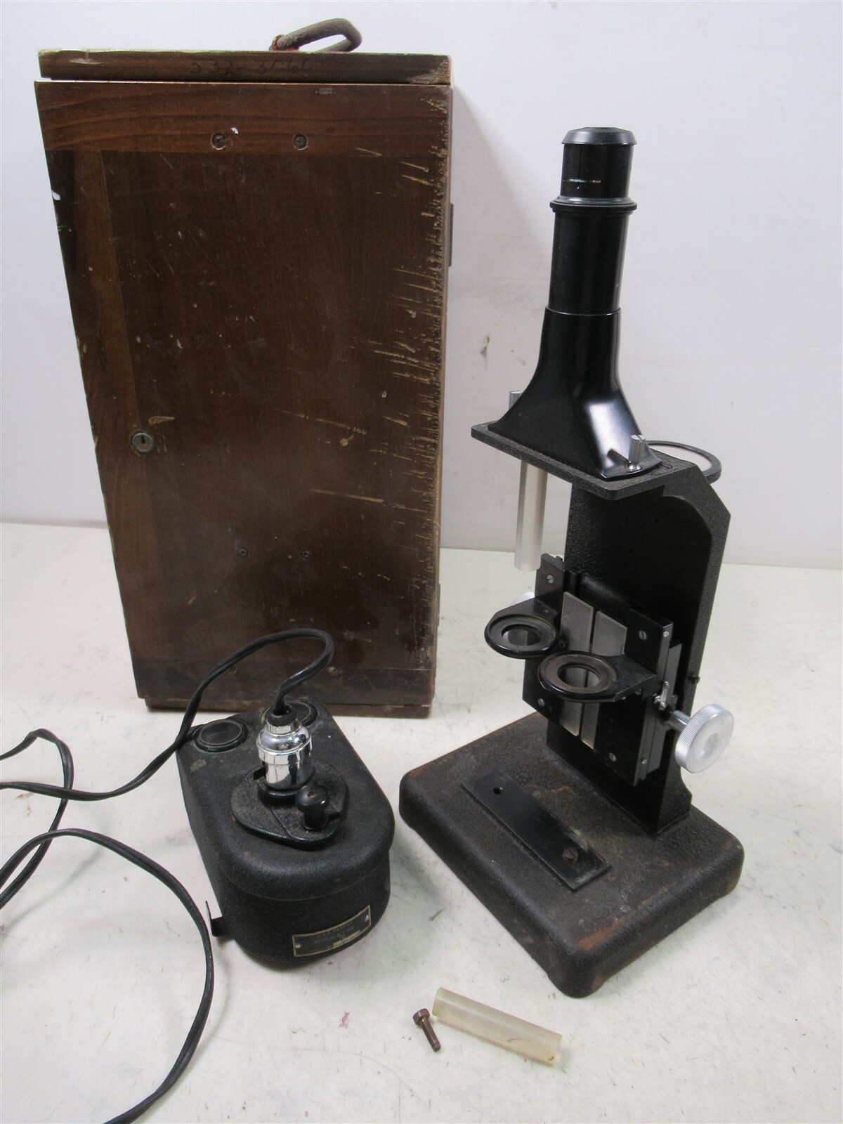 Bausch & Lomb Colorimeter Optical Microscope 1.779.639 Antique w/ Wood Case Rare