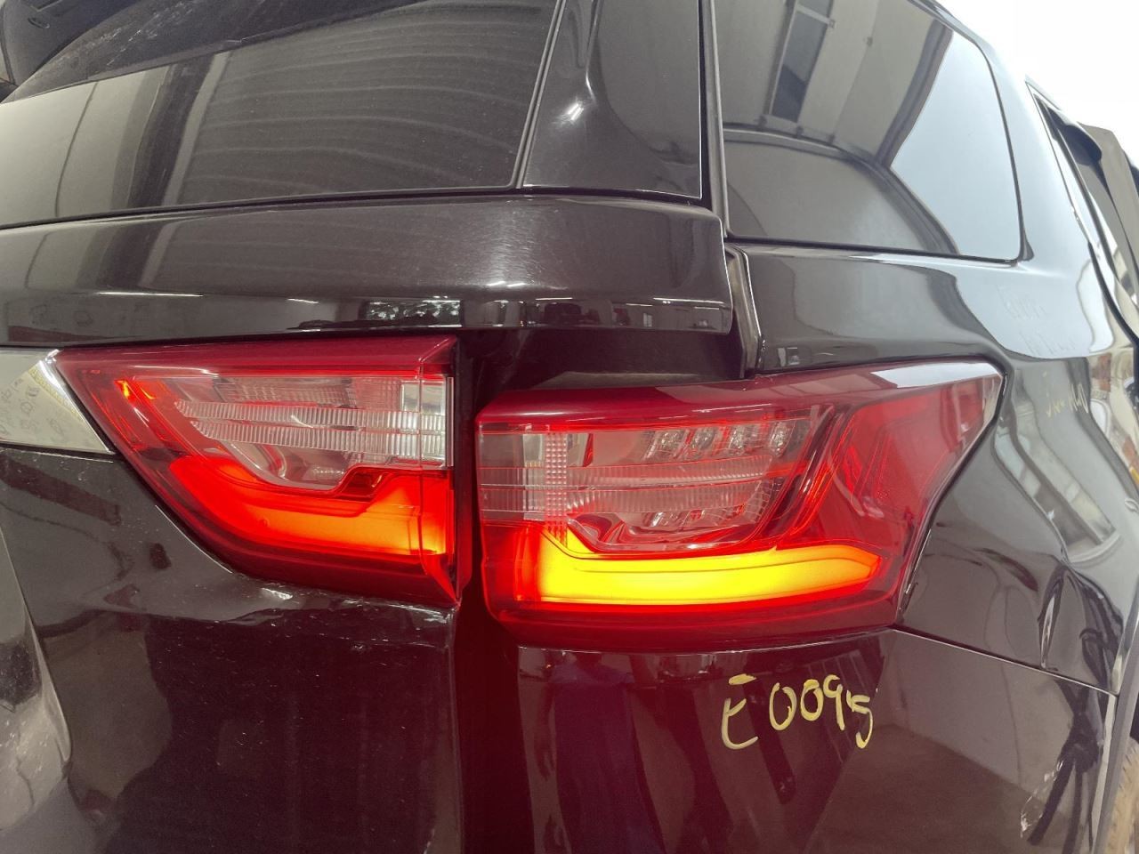 TRAVERSE 2018 Air Shutter 1090360