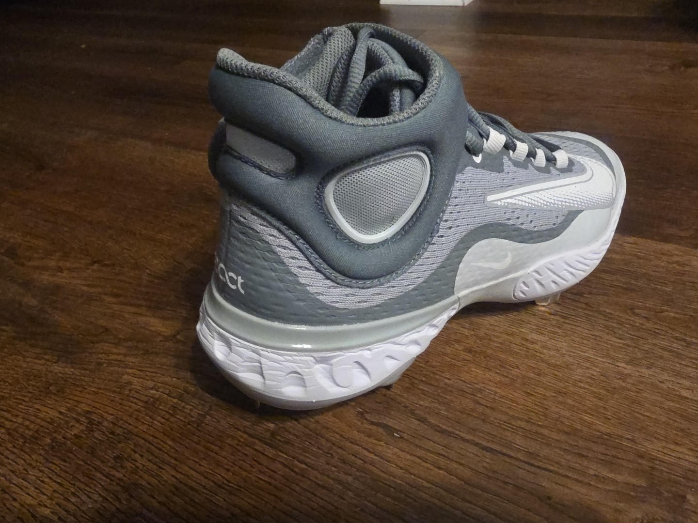 Size 9 Nike Air Alpha Huarache Elite 4 Mid Baseball Cleats Gray Men DJ6520-012