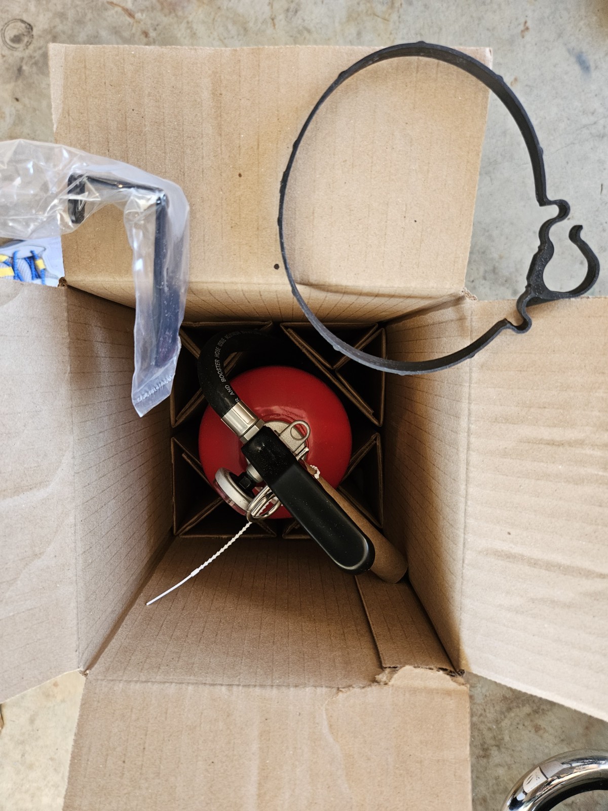 NEW First Alert Fire Extinguisher, Model FE2A10GR - EX3622